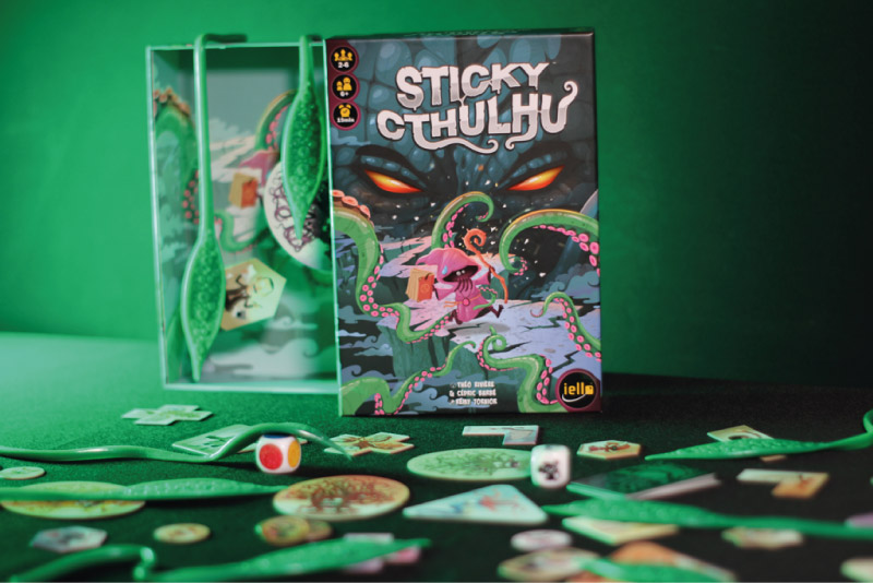 couverture du jeu de société sticky cthulhu illustrée par Rémy Tornior